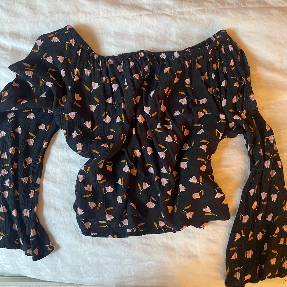 Billabong Off the shoulder Top